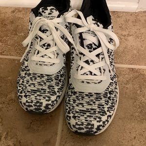 Sketchers Animal print tennis shoes